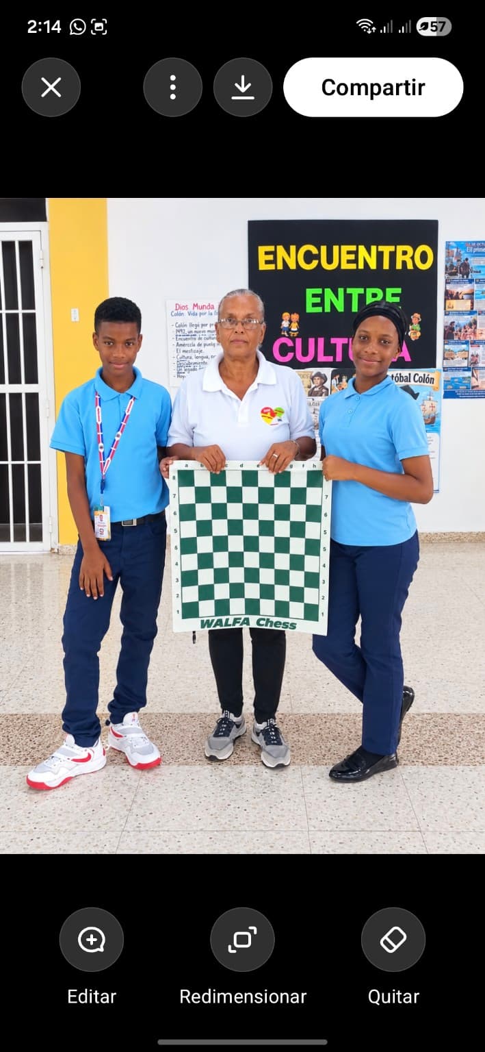 Entrega de juegos a estudiantes de San Cristóbal